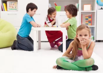 Çocuğum Arkadaşlarıyla Oynamıyor, Neden? Nasıl Çözerim?