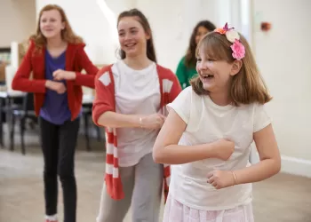 Neden Çocuk Yaratıcı Drama Kursuna Gidilmeli?