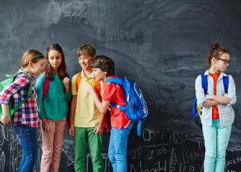 Çocuklarınız Yaşıtlarıyla Anlaşamıyor mu? Bu Büyük Bir Sorun İhmal Etmeyin!