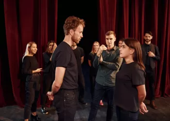 MEB Onaylı Drama Eğitmenliği Sertifikası Nasıl Alınır?