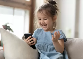 Çocuklarda Ekran Bağımlılığına Dikkat! 3 Yaş Telefon Bağımlılığı