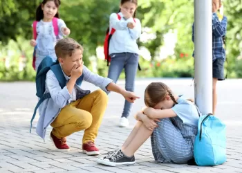 Akran Zorbalığının Etkilerini Yenmek İstiyor musunuz?