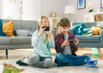 Çocukların Telefon ve Tablet Kullanımı: Beyne Zararları ve Önlemler